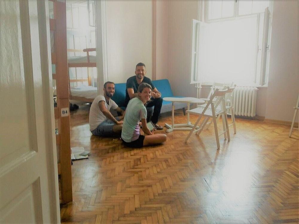 Roommates Hostel เบลเกรด ภายนอก รูปภาพ